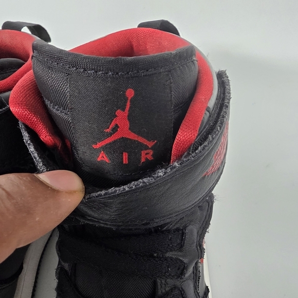Nike Air Jordan 1 Mid FlyEase GS Black Red Grey Youth 5Y / Women's 6.5 Shoes - Picture 9 of 9